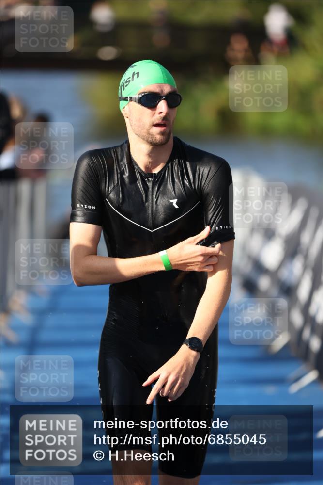 25.08.2024 - Elbe Triathlon Hamburg H.Heesch http://msf.ph/oto/6855045 25.08.2024 09:03:26 Schwimmen 219, 250, 286 meine-sportfotos.de