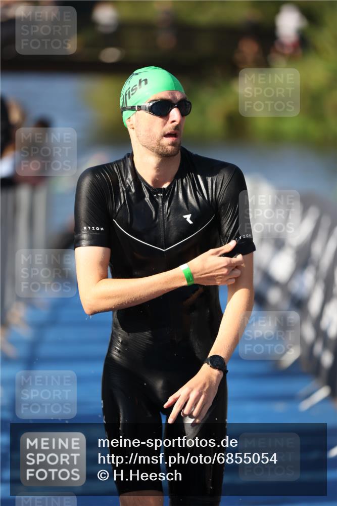 25.08.2024 - Elbe Triathlon Hamburg H.Heesch http://msf.ph/oto/6855054 25.08.2024 09:03:26 Schwimmen 219, 250, 286 meine-sportfotos.de
