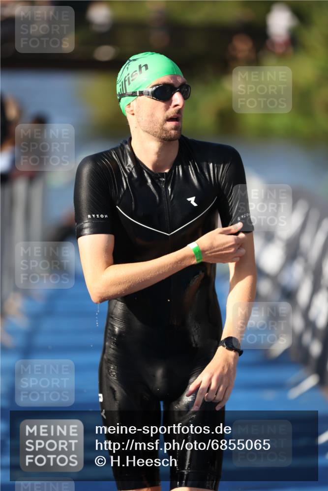 25.08.2024 - Elbe Triathlon Hamburg H.Heesch http://msf.ph/oto/6855065 25.08.2024 09:03:26 Schwimmen 219, 250, 286 meine-sportfotos.de