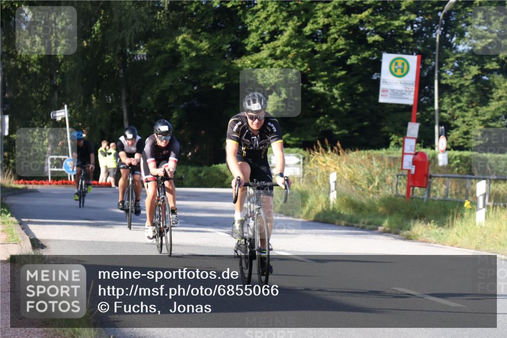 25.08.2024 - Elbe Triathlon Hamburg Fuchs,  Jonas http://msf.ph/oto/6855066 25.08.2024 09:18:10 Radfahren 391, 326, 107, 339, 234 meine-sportfotos.de