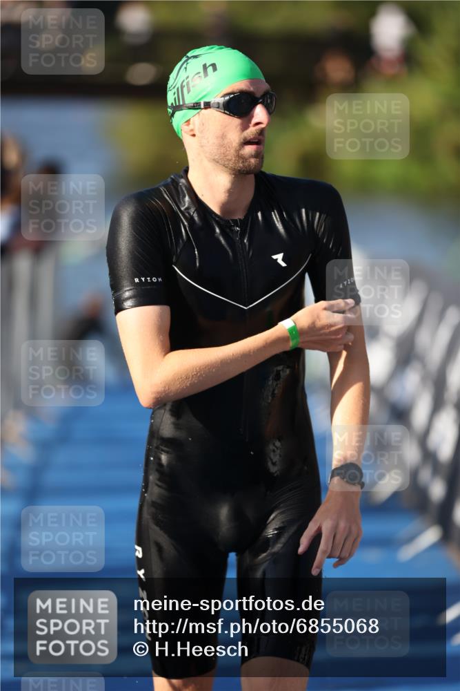 25.08.2024 - Elbe Triathlon Hamburg H.Heesch http://msf.ph/oto/6855068 25.08.2024 09:03:26 Schwimmen 219, 250, 286 meine-sportfotos.de