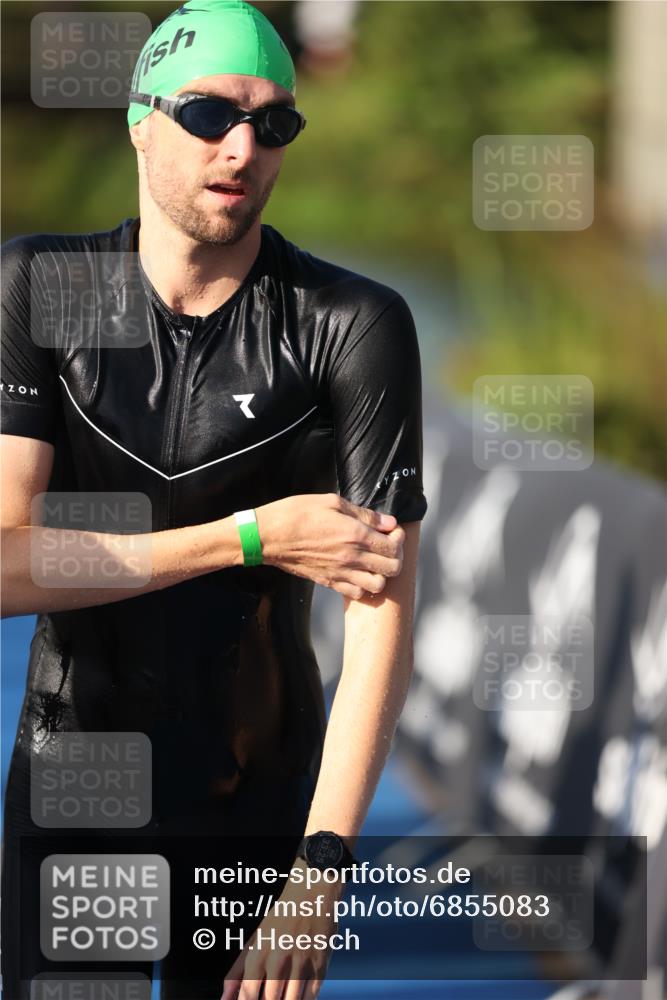 25.08.2024 - Elbe Triathlon Hamburg H.Heesch http://msf.ph/oto/6855083 25.08.2024 09:03:26 Schwimmen 219, 250, 286 meine-sportfotos.de