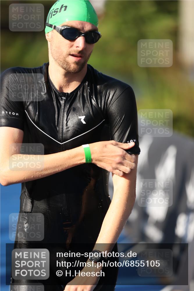 25.08.2024 - Elbe Triathlon Hamburg H.Heesch http://msf.ph/oto/6855105 25.08.2024 09:03:26 Schwimmen 219, 250, 286 meine-sportfotos.de