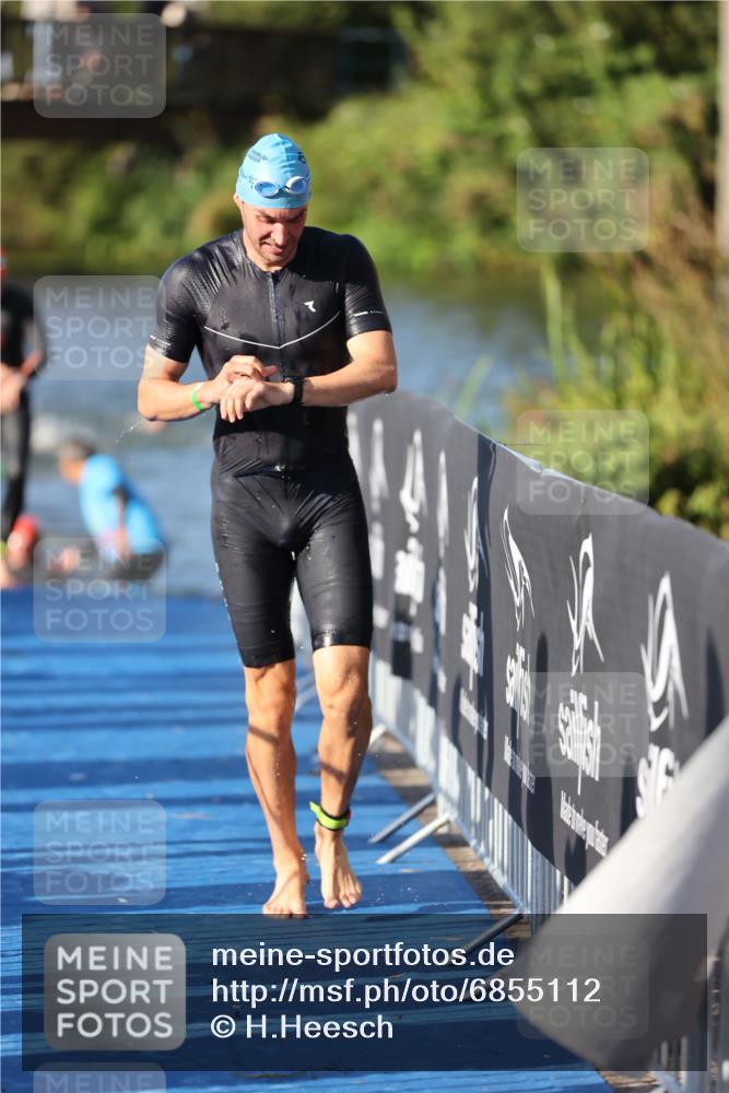 25.08.2024 - Elbe Triathlon Hamburg H.Heesch http://msf.ph/oto/6855112 25.08.2024 09:03:39 Schwimmen 206, 249, 250, 317 meine-sportfotos.de