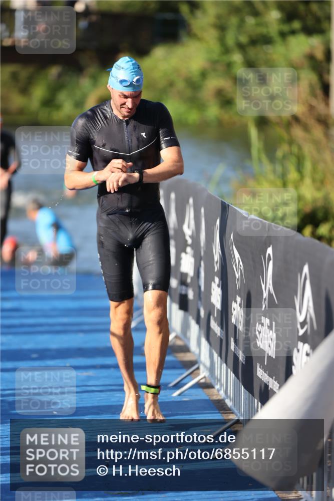 25.08.2024 - Elbe Triathlon Hamburg H.Heesch http://msf.ph/oto/6855117 25.08.2024 09:03:39 Schwimmen 206, 249, 250, 317 meine-sportfotos.de