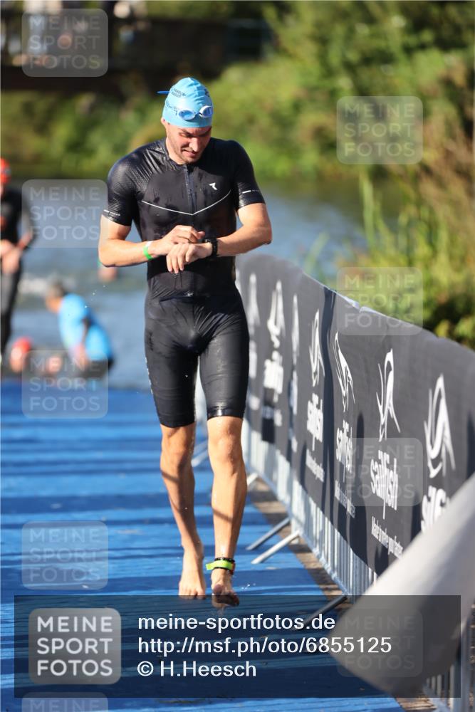 25.08.2024 - Elbe Triathlon Hamburg H.Heesch http://msf.ph/oto/6855125 25.08.2024 09:03:39 Schwimmen 206, 249, 250, 317 meine-sportfotos.de