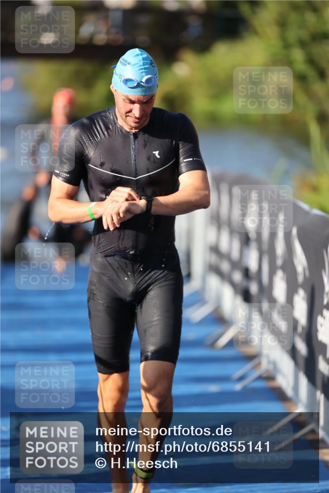 25.08.2024 - Elbe Triathlon Hamburg H.Heesch http://msf.ph/oto/6855141 25.08.2024 09:03:41 Schwimmen 206, 249, 250, 251, 317 meine-sportfotos.de