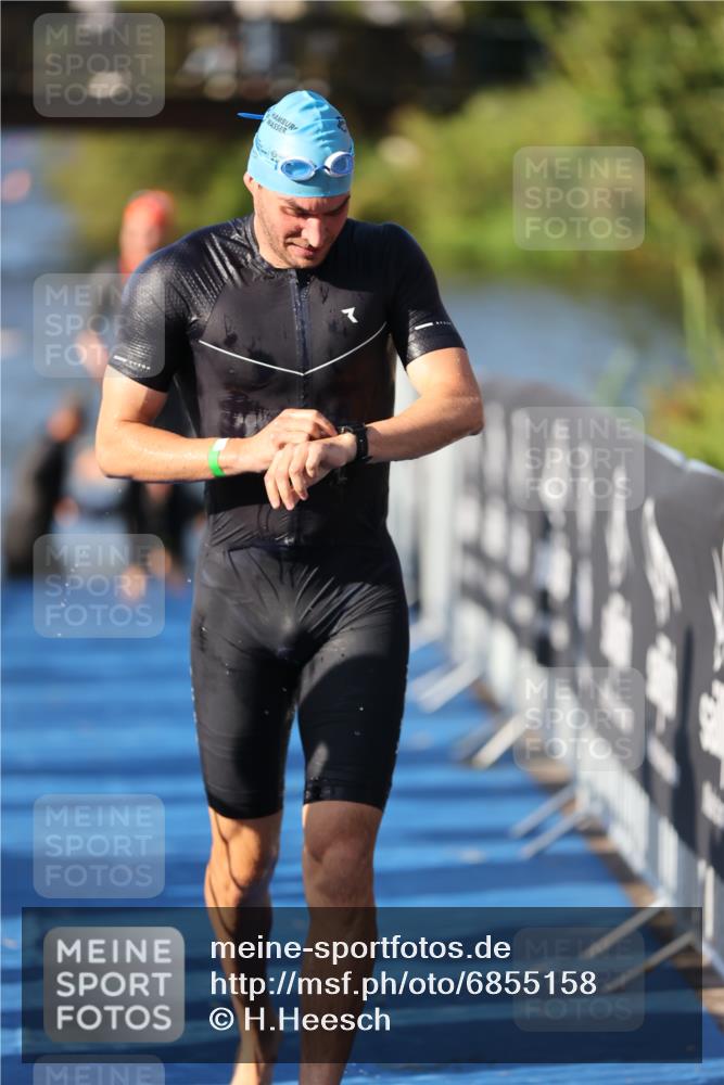 25.08.2024 - Elbe Triathlon Hamburg H.Heesch http://msf.ph/oto/6855158 25.08.2024 09:03:41 Schwimmen 206, 249, 250, 251, 317 meine-sportfotos.de
