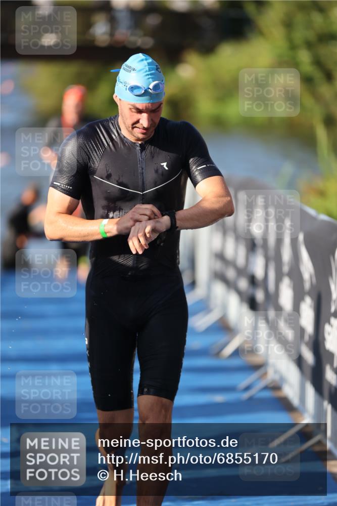 25.08.2024 - Elbe Triathlon Hamburg H.Heesch http://msf.ph/oto/6855170 25.08.2024 09:03:41 Schwimmen 206, 249, 250, 251, 317 meine-sportfotos.de