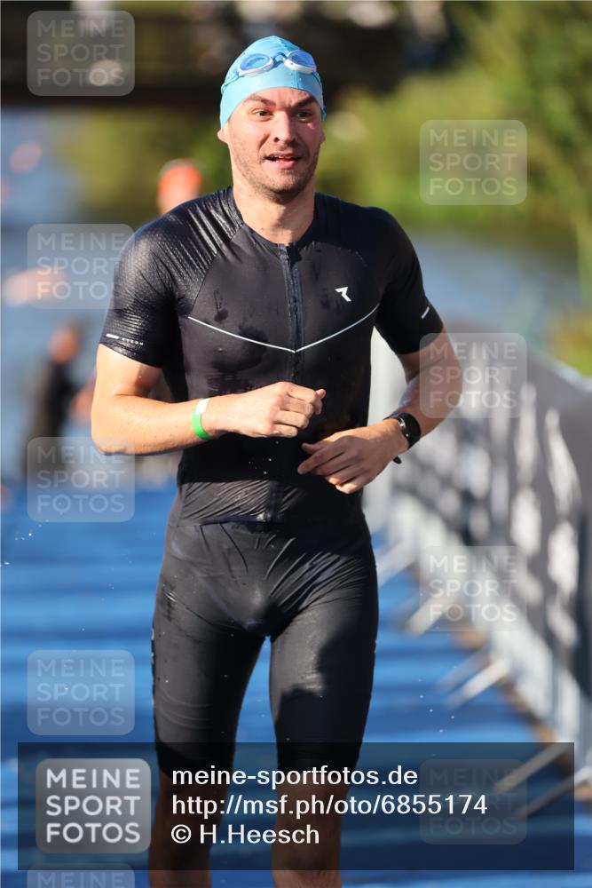 25.08.2024 - Elbe Triathlon Hamburg H.Heesch http://msf.ph/oto/6855174 25.08.2024 09:03:41 Schwimmen 206, 249, 250, 251, 317 meine-sportfotos.de