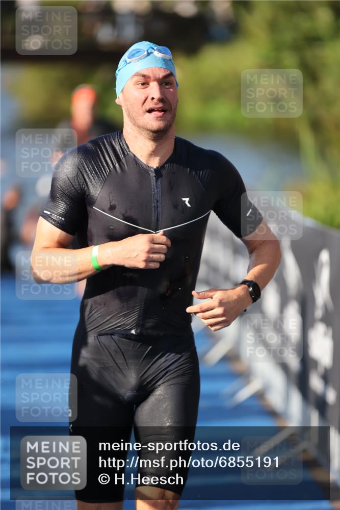 25.08.2024 - Elbe Triathlon Hamburg H.Heesch http://msf.ph/oto/6855191 25.08.2024 09:03:42 Schwimmen 206, 249, 251, 271, 317 meine-sportfotos.de