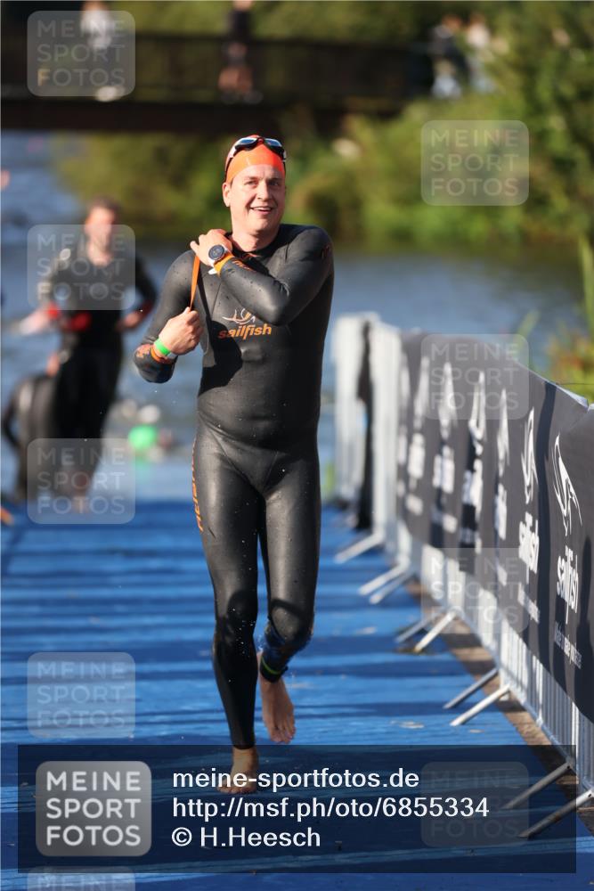 25.08.2024 - Elbe Triathlon Hamburg H.Heesch http://msf.ph/oto/6855334 25.08.2024 09:03:46 Schwimmen 206, 249, 251, 271, 317 meine-sportfotos.de