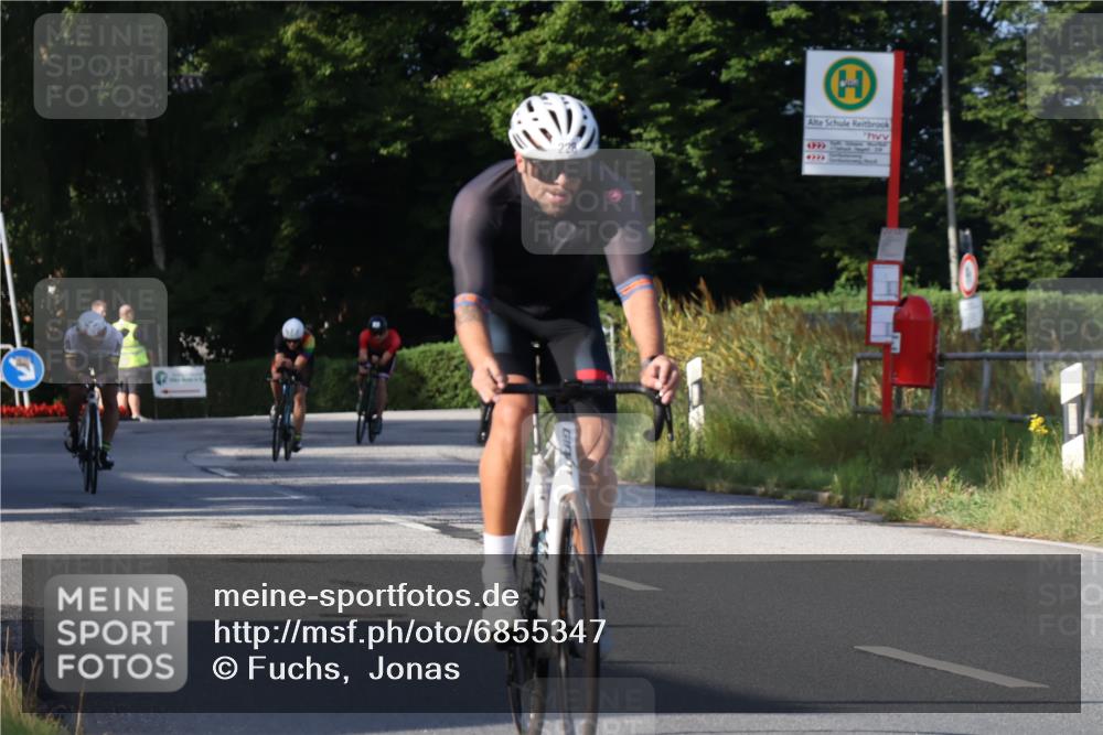 25.08.2024 - Elbe Triathlon Hamburg Fuchs,  Jonas http://msf.ph/oto/6855347 25.08.2024 09:18:32 Radfahren 119, 228, 73, 50, 242 meine-sportfotos.de
