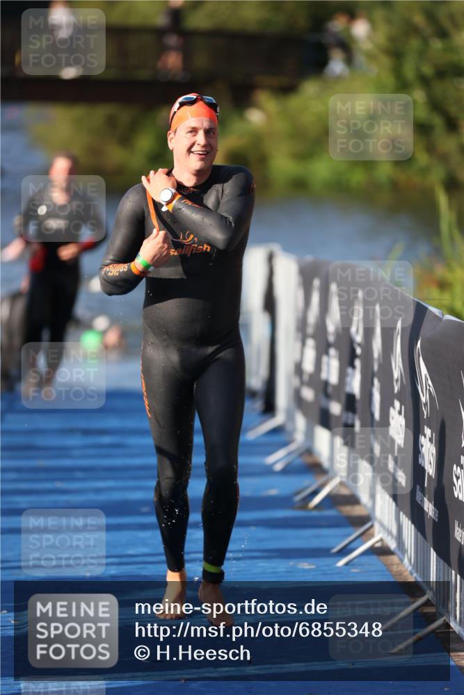 25.08.2024 - Elbe Triathlon Hamburg H.Heesch http://msf.ph/oto/6855348 25.08.2024 09:03:46 Schwimmen 206, 249, 251, 271, 317 meine-sportfotos.de