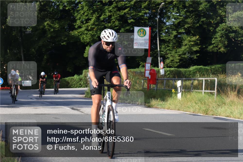 25.08.2024 - Elbe Triathlon Hamburg Fuchs,  Jonas http://msf.ph/oto/6855360 25.08.2024 09:18:33 Radfahren 119, 228, 73, 50, 242 meine-sportfotos.de