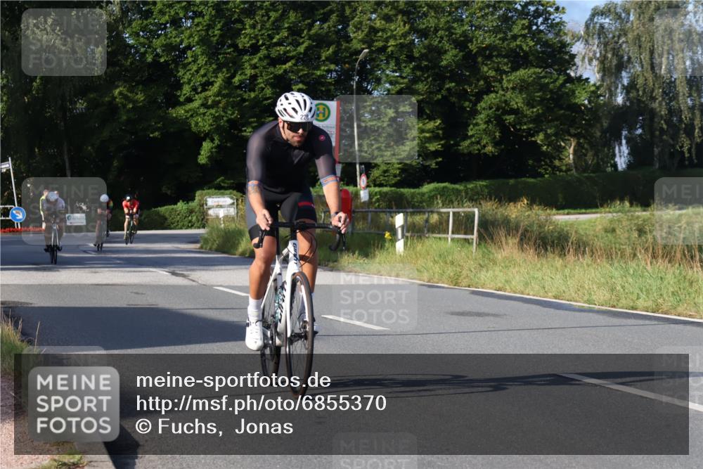 25.08.2024 - Elbe Triathlon Hamburg Fuchs,  Jonas http://msf.ph/oto/6855370 25.08.2024 09:18:33 Radfahren 119, 228, 73, 50, 242 meine-sportfotos.de