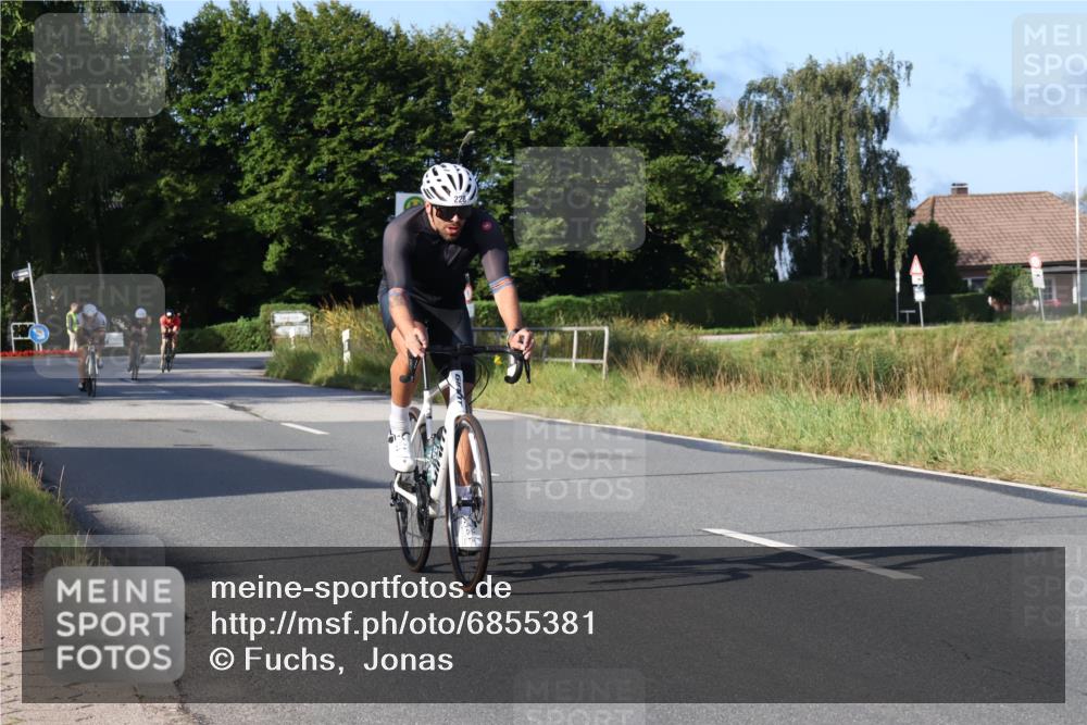 25.08.2024 - Elbe Triathlon Hamburg Fuchs,  Jonas http://msf.ph/oto/6855381 25.08.2024 09:18:33 Radfahren 119, 228, 73, 50, 242 meine-sportfotos.de