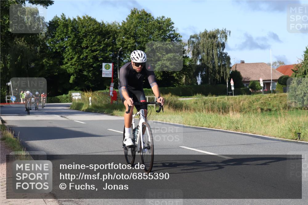 25.08.2024 - Elbe Triathlon Hamburg Fuchs,  Jonas http://msf.ph/oto/6855390 25.08.2024 09:18:33 Radfahren 119, 228, 73, 50, 242 meine-sportfotos.de