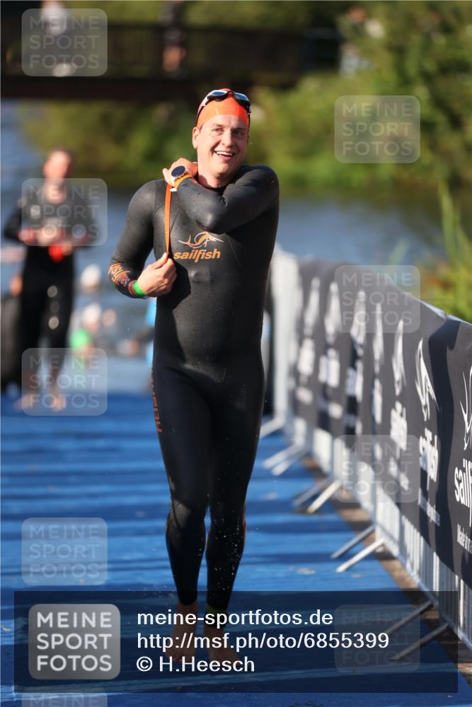 25.08.2024 - Elbe Triathlon Hamburg H.Heesch http://msf.ph/oto/6855399 25.08.2024 09:03:46 Schwimmen 206, 249, 251, 271, 317 meine-sportfotos.de