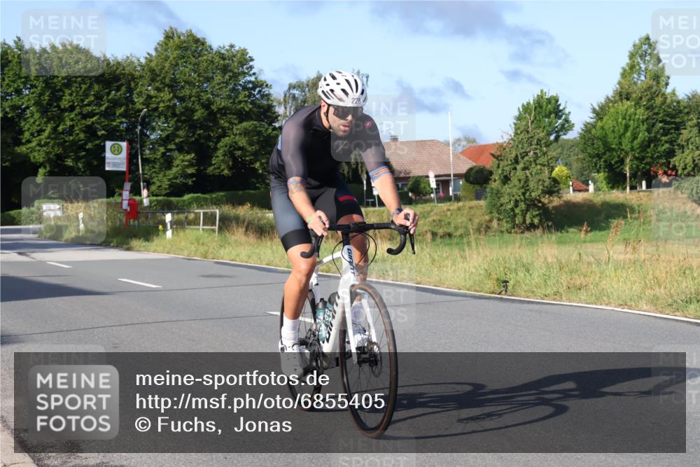25.08.2024 - Elbe Triathlon Hamburg Fuchs,  Jonas http://msf.ph/oto/6855405 25.08.2024 09:18:33 Radfahren 119, 228, 73, 50, 242 meine-sportfotos.de
