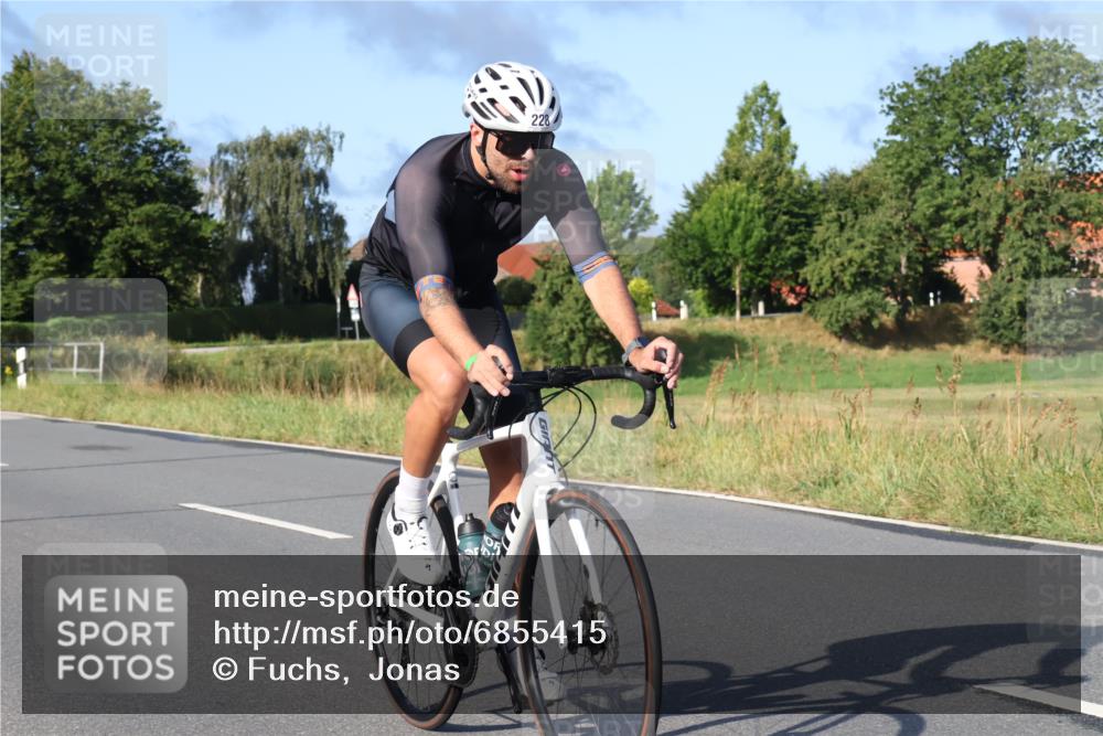 25.08.2024 - Elbe Triathlon Hamburg Fuchs,  Jonas http://msf.ph/oto/6855415 25.08.2024 09:18:34 Radfahren 119, 228, 73, 50, 242 meine-sportfotos.de