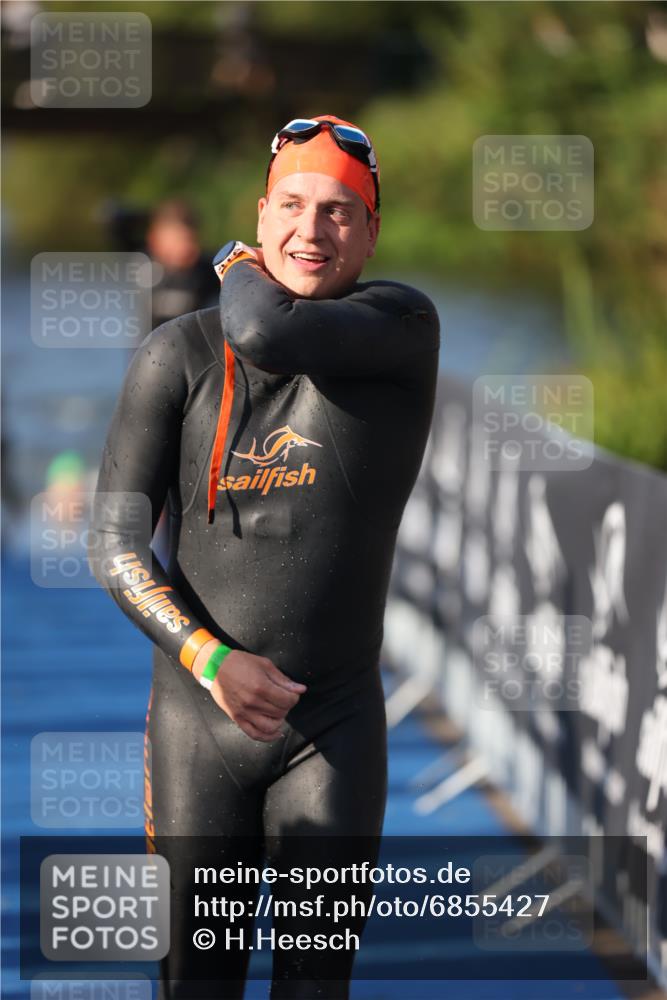 25.08.2024 - Elbe Triathlon Hamburg H.Heesch http://msf.ph/oto/6855427 25.08.2024 09:03:47 Schwimmen 206, 249, 251, 271, 317 meine-sportfotos.de