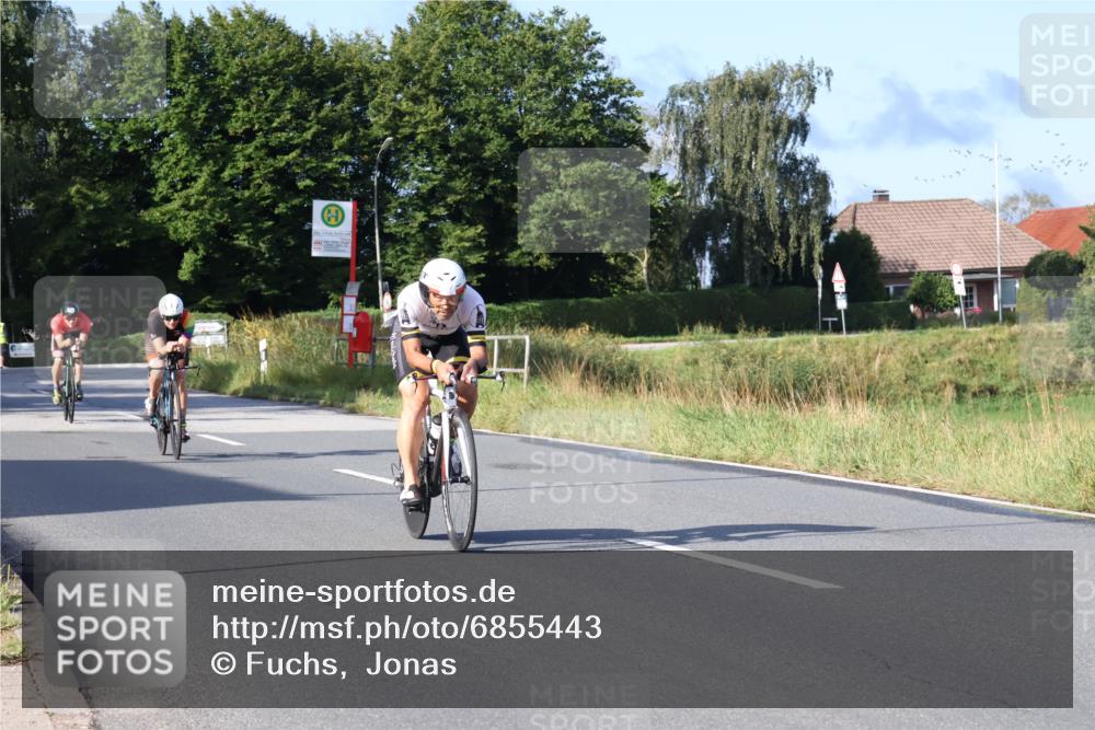 25.08.2024 - Elbe Triathlon Hamburg Fuchs,  Jonas http://msf.ph/oto/6855443 25.08.2024 09:18:36 Radfahren 119, 228, 73, 50, 242 meine-sportfotos.de