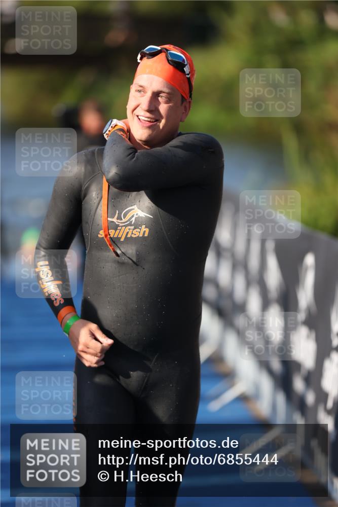 25.08.2024 - Elbe Triathlon Hamburg H.Heesch http://msf.ph/oto/6855444 25.08.2024 09:03:47 Schwimmen 206, 249, 251, 271, 317 meine-sportfotos.de