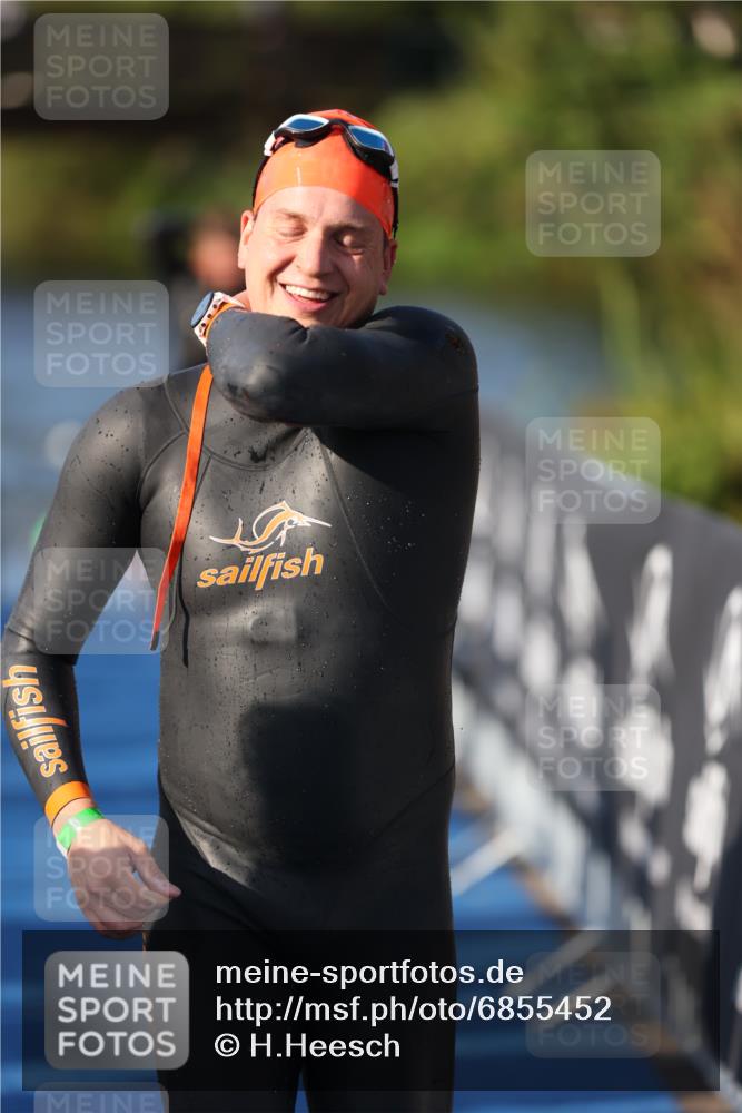 25.08.2024 - Elbe Triathlon Hamburg H.Heesch http://msf.ph/oto/6855452 25.08.2024 09:03:48 Schwimmen 206, 249, 251, 255, 271, 317 meine-sportfotos.de