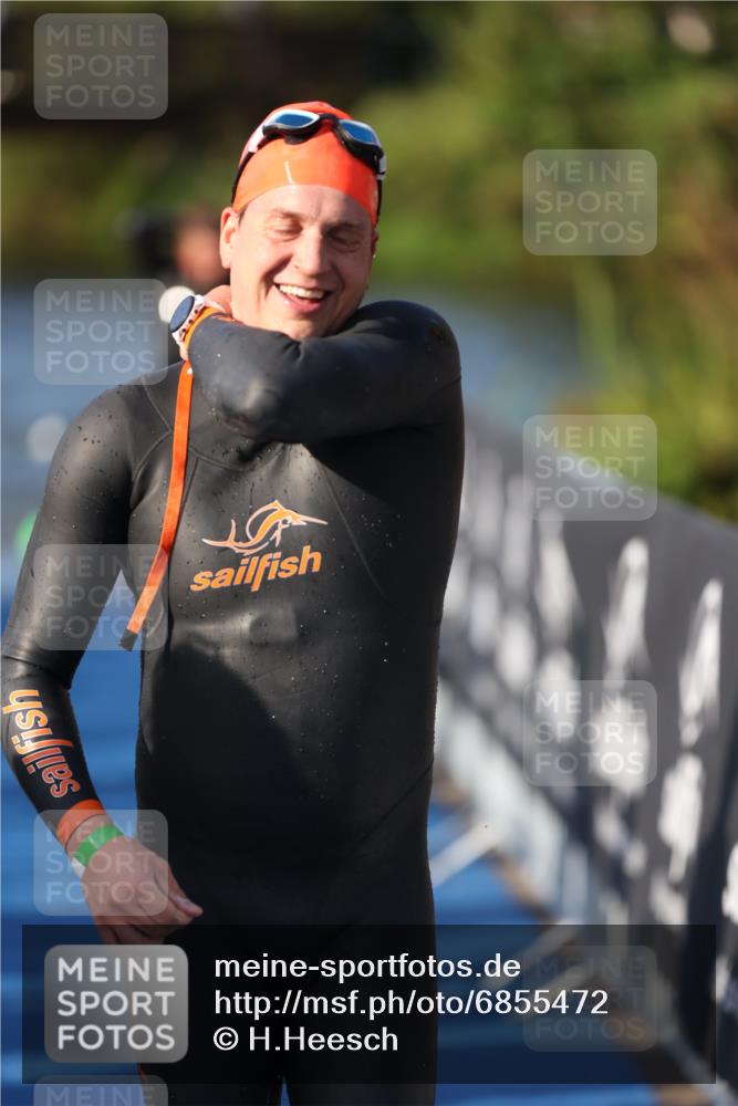 25.08.2024 - Elbe Triathlon Hamburg H.Heesch http://msf.ph/oto/6855472 25.08.2024 09:03:48 Schwimmen 206, 249, 251, 255, 271, 317 meine-sportfotos.de