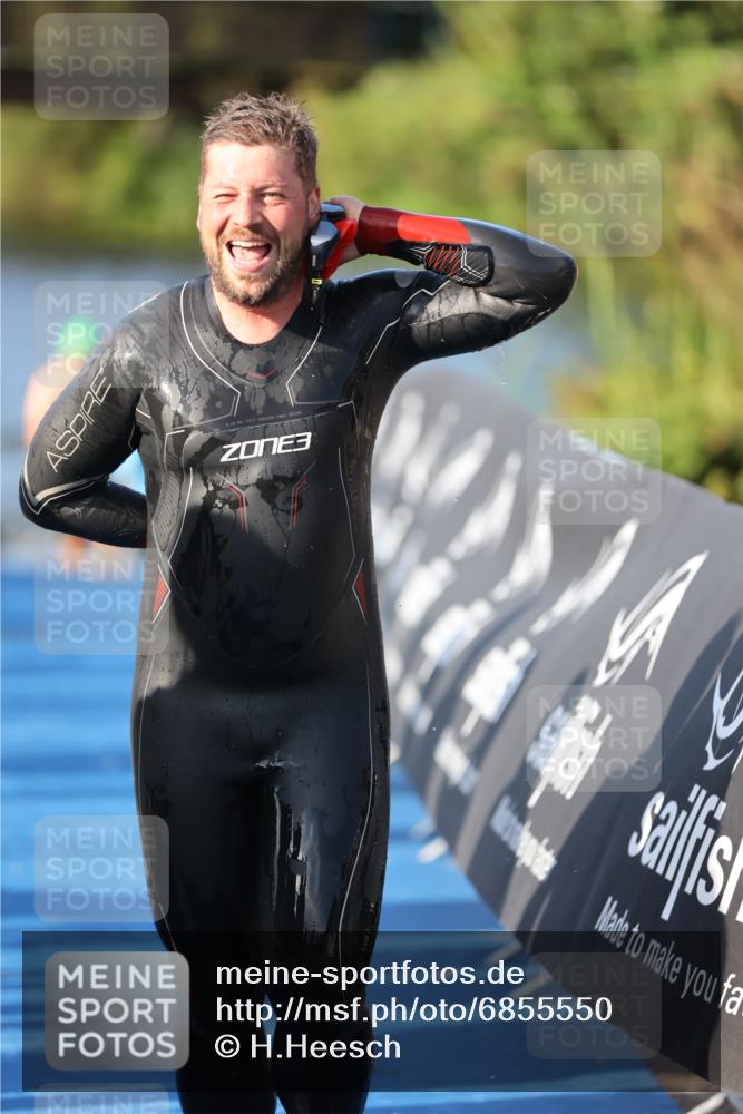 25.08.2024 - Elbe Triathlon Hamburg H.Heesch http://msf.ph/oto/6855550 25.08.2024 09:03:53 Schwimmen 206, 249, 251, 255, 271, 317 meine-sportfotos.de