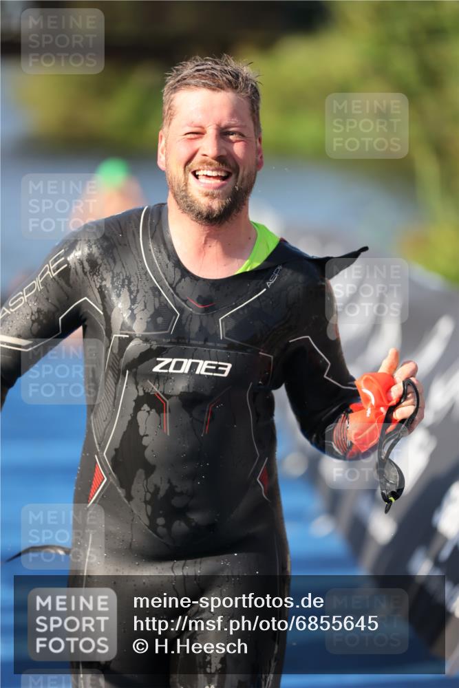 25.08.2024 - Elbe Triathlon Hamburg H.Heesch http://msf.ph/oto/6855645 25.08.2024 09:03:54 Schwimmen 206, 249, 251, 255, 271, 317 meine-sportfotos.de