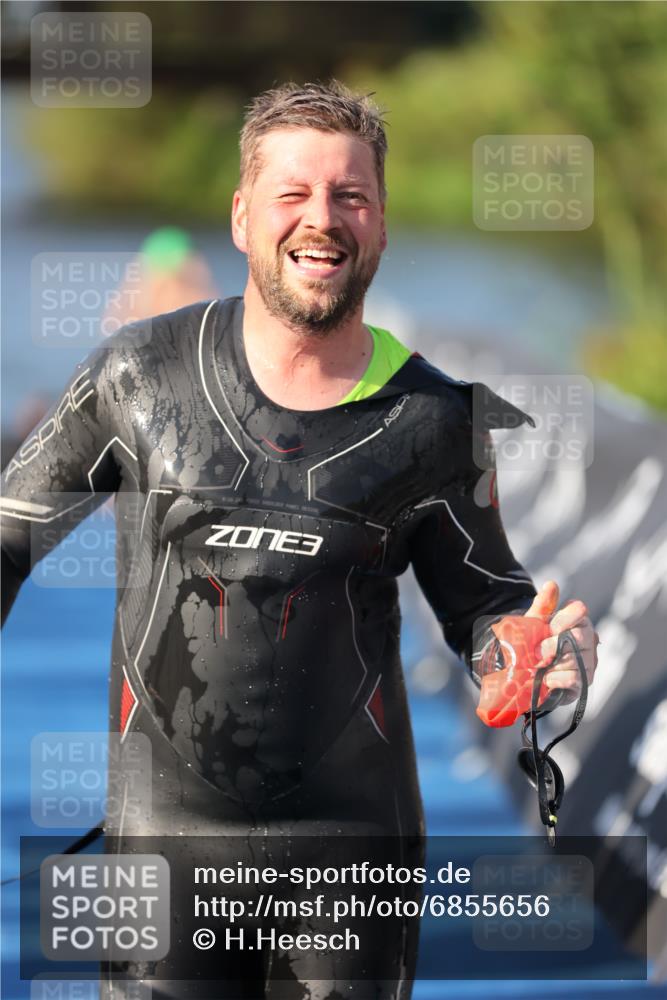 25.08.2024 - Elbe Triathlon Hamburg H.Heesch http://msf.ph/oto/6855656 25.08.2024 09:03:54 Schwimmen 206, 249, 251, 255, 271, 317 meine-sportfotos.de
