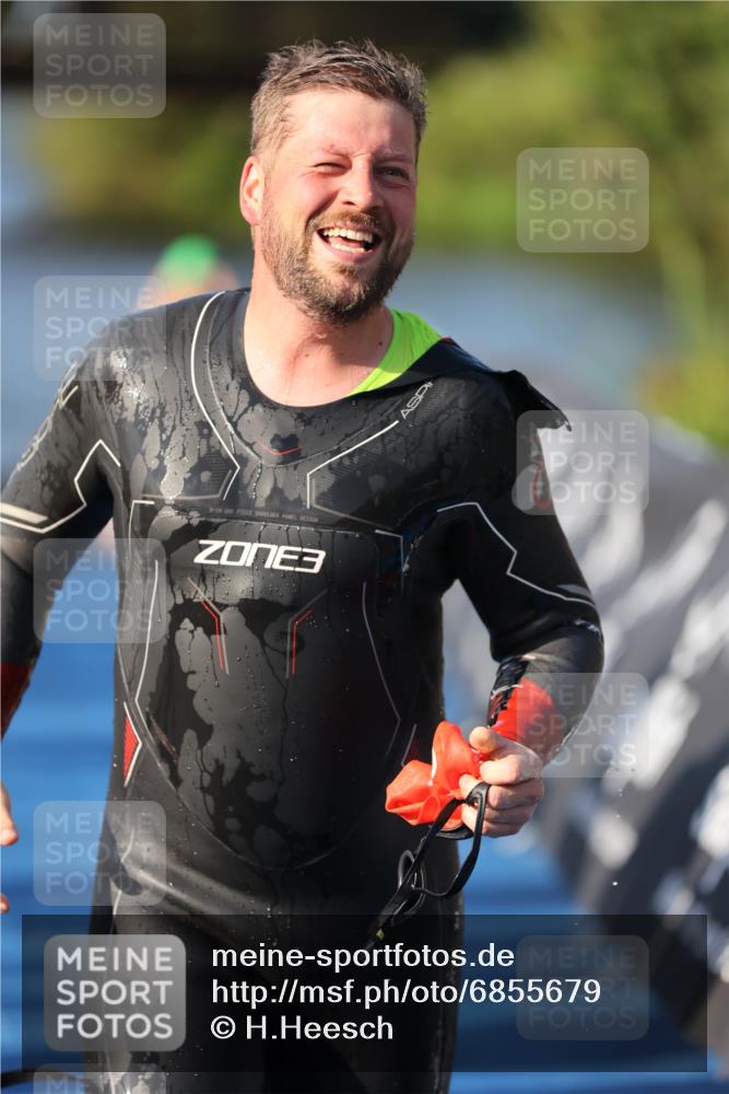 25.08.2024 - Elbe Triathlon Hamburg H.Heesch http://msf.ph/oto/6855679 25.08.2024 09:03:54 Schwimmen 206, 249, 251, 255, 271, 317 meine-sportfotos.de