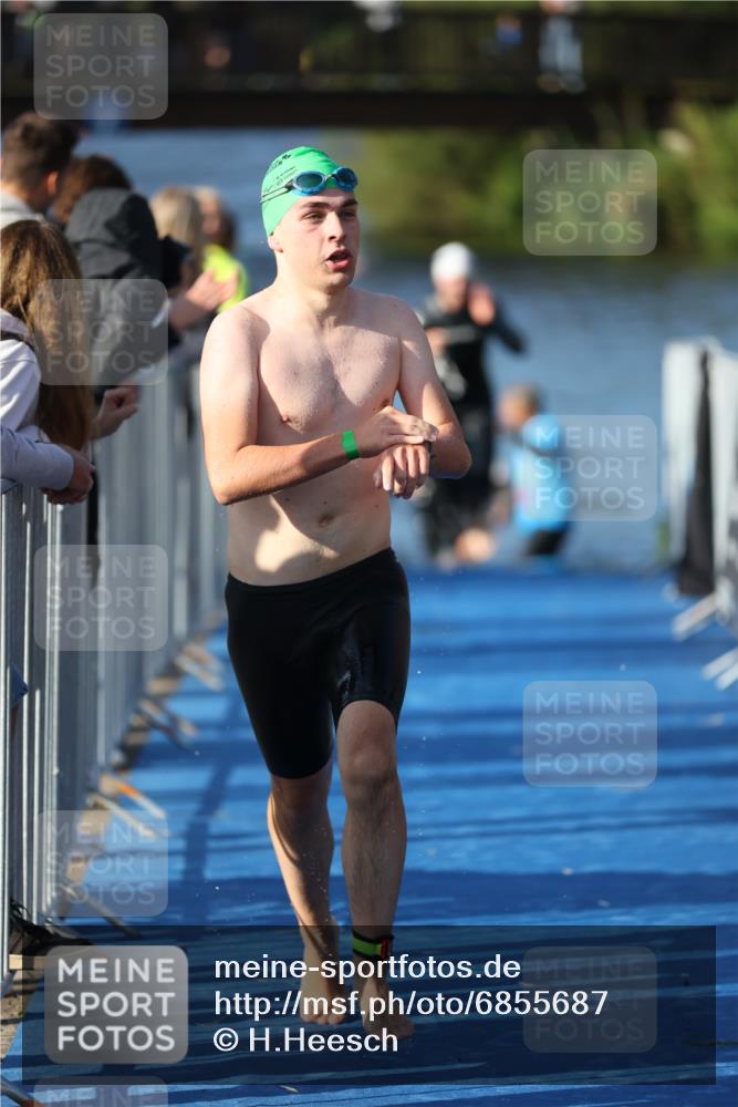 25.08.2024 - Elbe Triathlon Hamburg H.Heesch http://msf.ph/oto/6855687 25.08.2024 09:03:59 Schwimmen 206, 249, 251, 255, 271, 317 meine-sportfotos.de