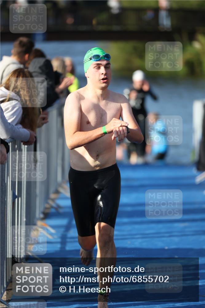 25.08.2024 - Elbe Triathlon Hamburg H.Heesch http://msf.ph/oto/6855702 25.08.2024 09:03:59 Schwimmen 206, 249, 251, 255, 271, 317 meine-sportfotos.de