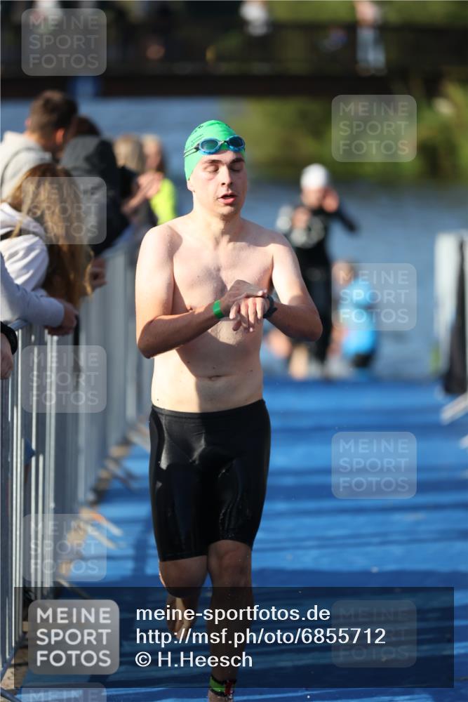 25.08.2024 - Elbe Triathlon Hamburg H.Heesch http://msf.ph/oto/6855712 25.08.2024 09:03:59 Schwimmen 206, 249, 251, 255, 271, 317 meine-sportfotos.de