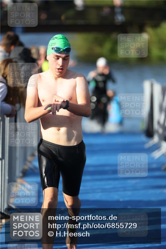 25.08.2024 - Elbe Triathlon Hamburg H.Heesch http://msf.ph/oto/6855729 25.08.2024 09:04:00 Schwimmen 206, 249, 251, 255, 271, 317 meine-sportfotos.de