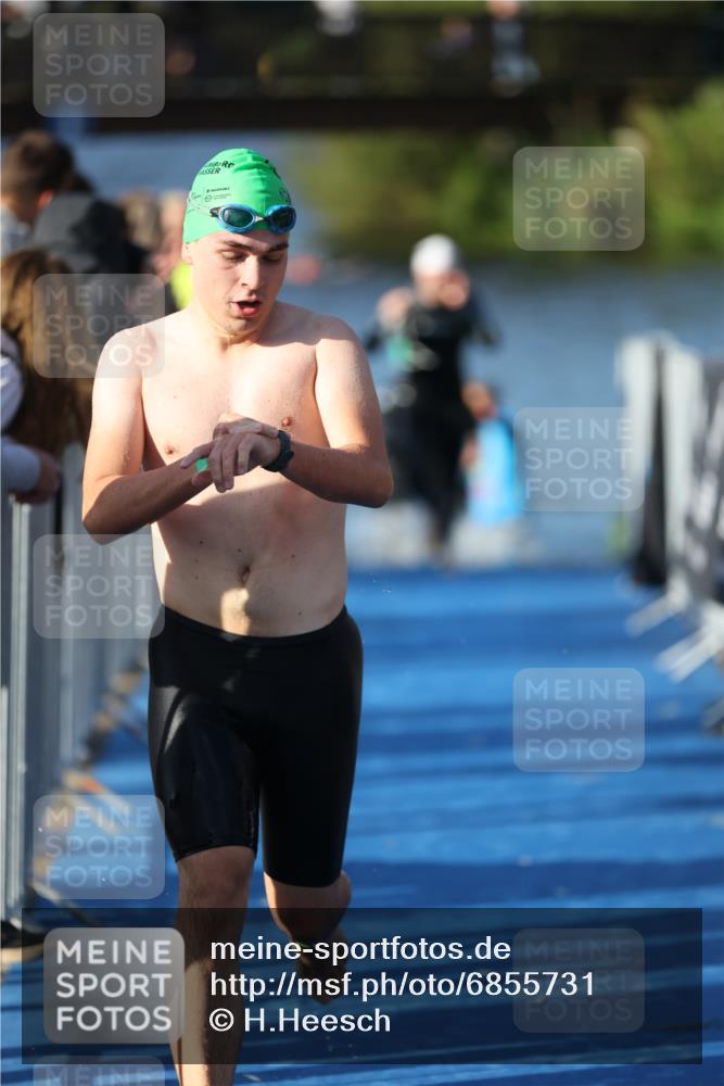 25.08.2024 - Elbe Triathlon Hamburg H.Heesch http://msf.ph/oto/6855731 25.08.2024 09:04:00 Schwimmen 206, 249, 251, 255, 271, 317 meine-sportfotos.de