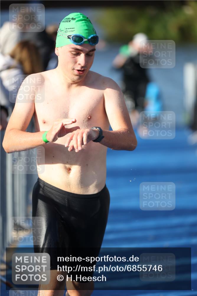 25.08.2024 - Elbe Triathlon Hamburg H.Heesch http://msf.ph/oto/6855746 25.08.2024 09:04:00 Schwimmen 206, 249, 251, 255, 271, 317 meine-sportfotos.de