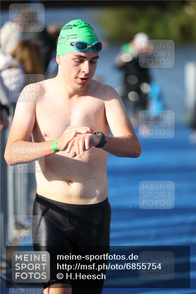 25.08.2024 - Elbe Triathlon Hamburg H.Heesch http://msf.ph/oto/6855754 25.08.2024 09:04:00 Schwimmen 206, 249, 251, 255, 271, 317 meine-sportfotos.de