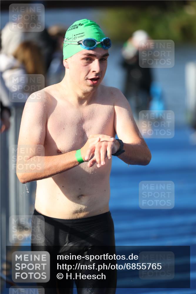 25.08.2024 - Elbe Triathlon Hamburg H.Heesch http://msf.ph/oto/6855765 25.08.2024 09:04:00 Schwimmen 206, 249, 251, 255, 271, 317 meine-sportfotos.de