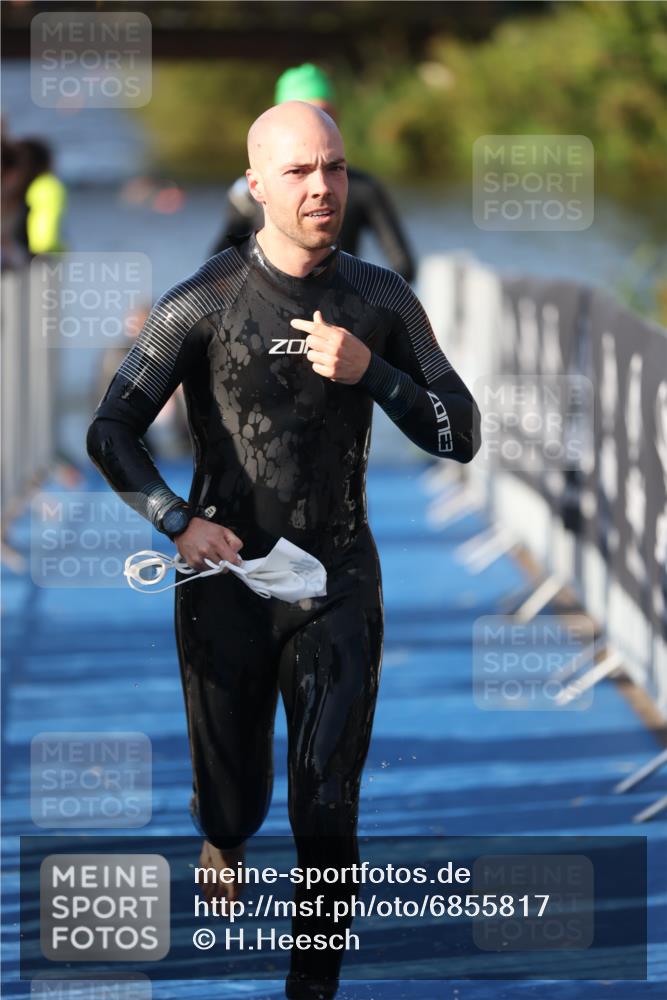 25.08.2024 - Elbe Triathlon Hamburg H.Heesch http://msf.ph/oto/6855817 25.08.2024 09:04:04 Schwimmen 206, 251, 255, 271, 317 meine-sportfotos.de