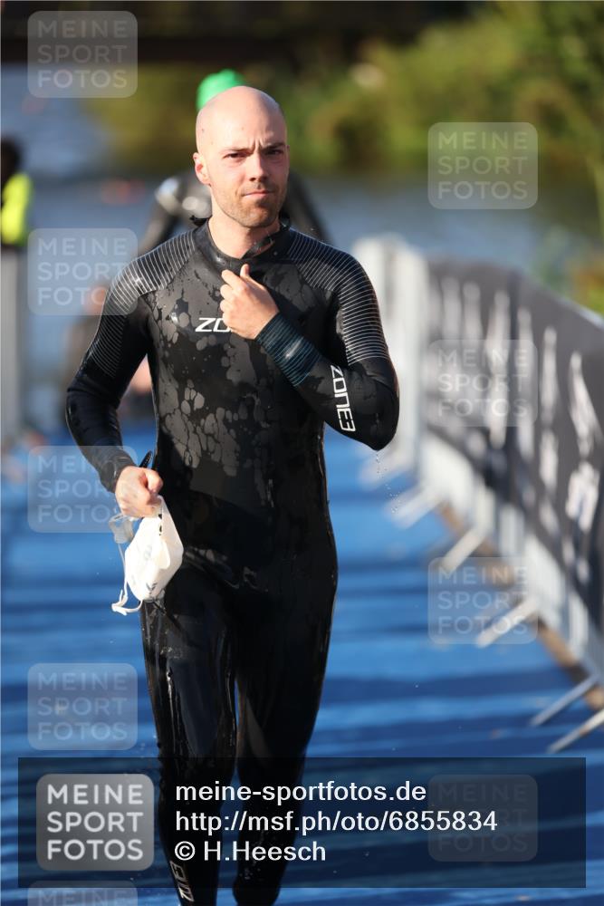 25.08.2024 - Elbe Triathlon Hamburg H.Heesch http://msf.ph/oto/6855834 25.08.2024 09:04:05 Schwimmen 206, 251, 255, 271, 317 meine-sportfotos.de