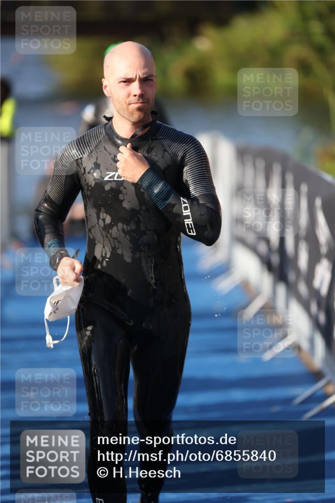 25.08.2024 - Elbe Triathlon Hamburg H.Heesch http://msf.ph/oto/6855840 25.08.2024 09:04:05 Schwimmen 206, 251, 255, 271, 317 meine-sportfotos.de