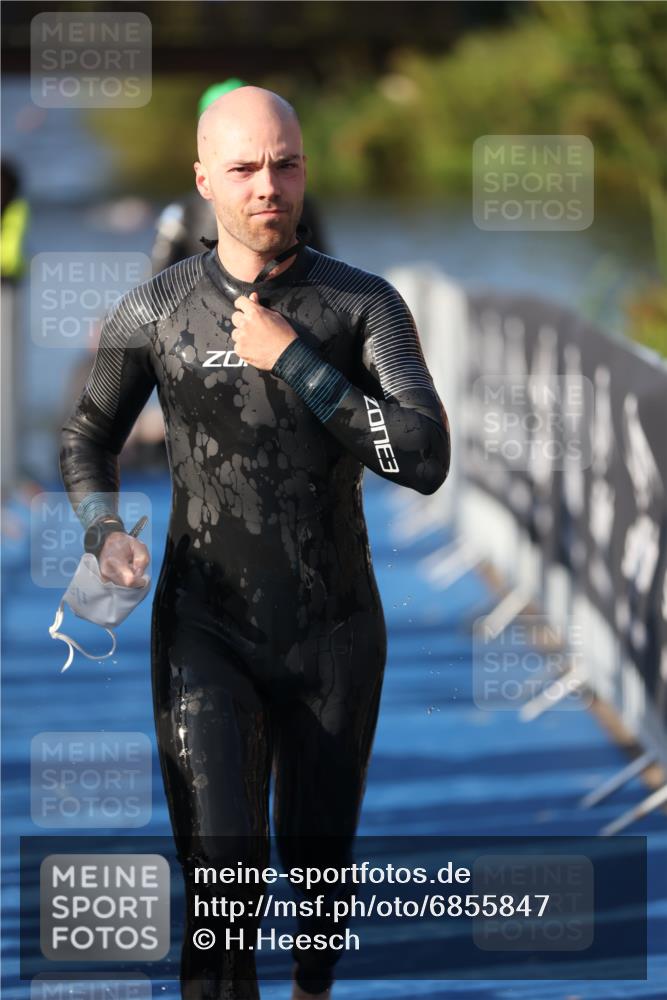 25.08.2024 - Elbe Triathlon Hamburg H.Heesch http://msf.ph/oto/6855847 25.08.2024 09:04:05 Schwimmen 206, 251, 255, 271, 317 meine-sportfotos.de