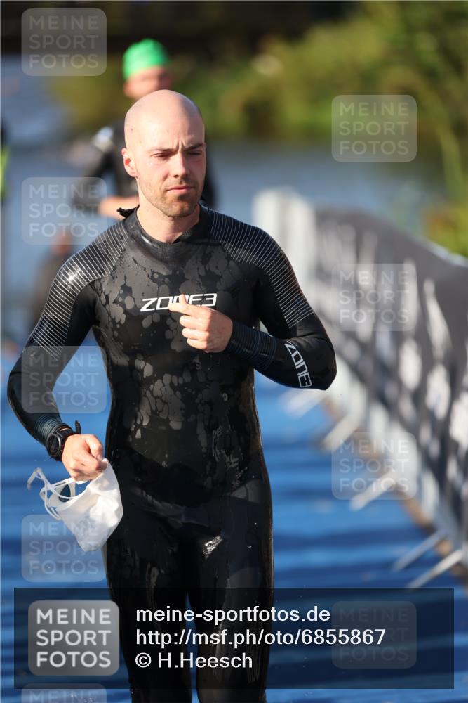 25.08.2024 - Elbe Triathlon Hamburg H.Heesch http://msf.ph/oto/6855867 25.08.2024 09:04:05 Schwimmen 206, 251, 255, 271, 317 meine-sportfotos.de