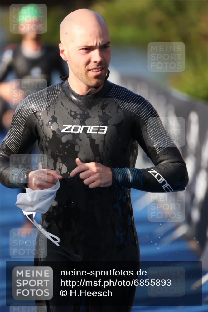 25.08.2024 - Elbe Triathlon Hamburg H.Heesch http://msf.ph/oto/6855893 25.08.2024 09:04:05 Schwimmen 206, 251, 255, 271, 317 meine-sportfotos.de