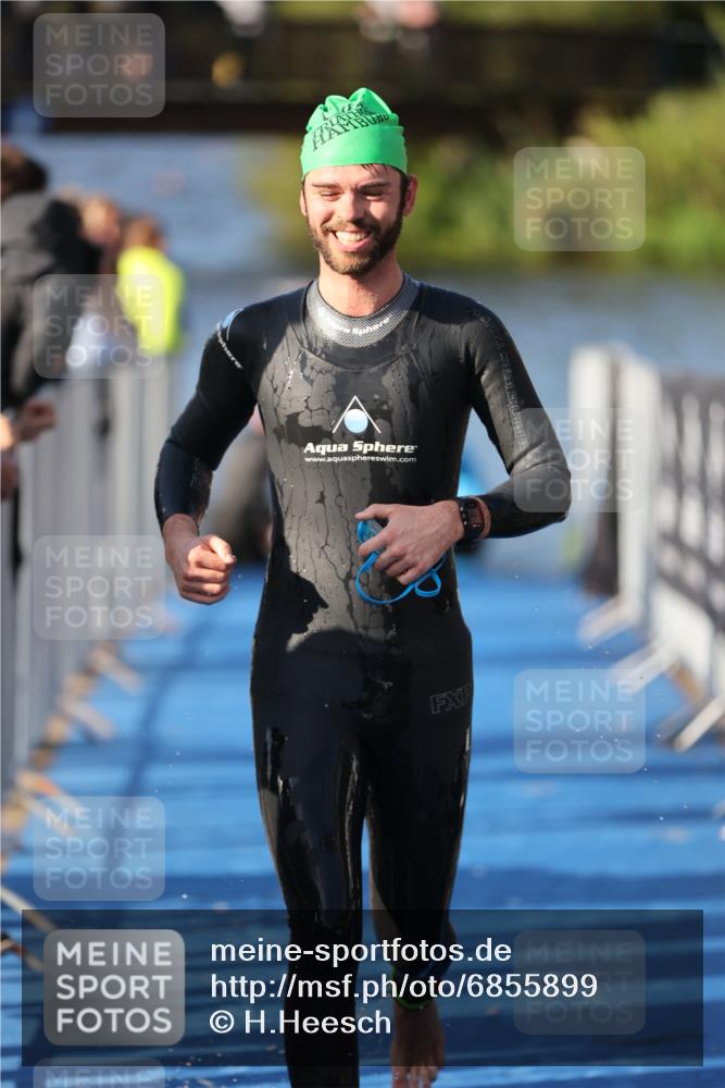 25.08.2024 - Elbe Triathlon Hamburg H.Heesch http://msf.ph/oto/6855899 25.08.2024 09:04:07 Schwimmen 206, 251, 255, 271, 317 meine-sportfotos.de