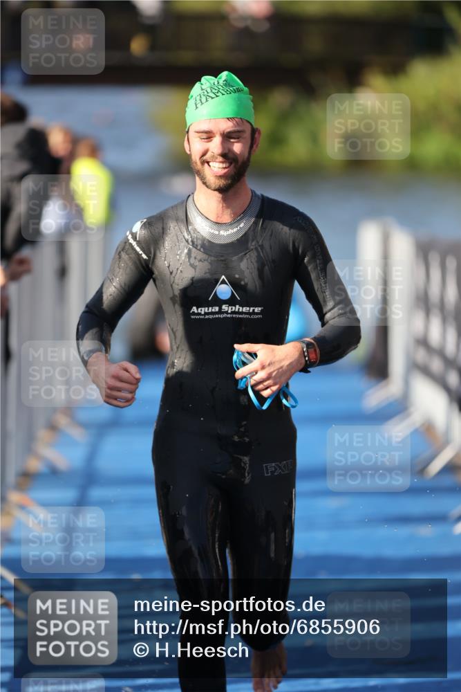 25.08.2024 - Elbe Triathlon Hamburg H.Heesch http://msf.ph/oto/6855906 25.08.2024 09:04:07 Schwimmen 206, 251, 255, 271, 317 meine-sportfotos.de